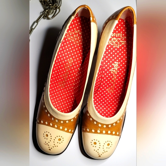 Deliso Deb Shoes - Museum Quality 1930s Patent Leather Owl face Detail pump shoe size 6.5